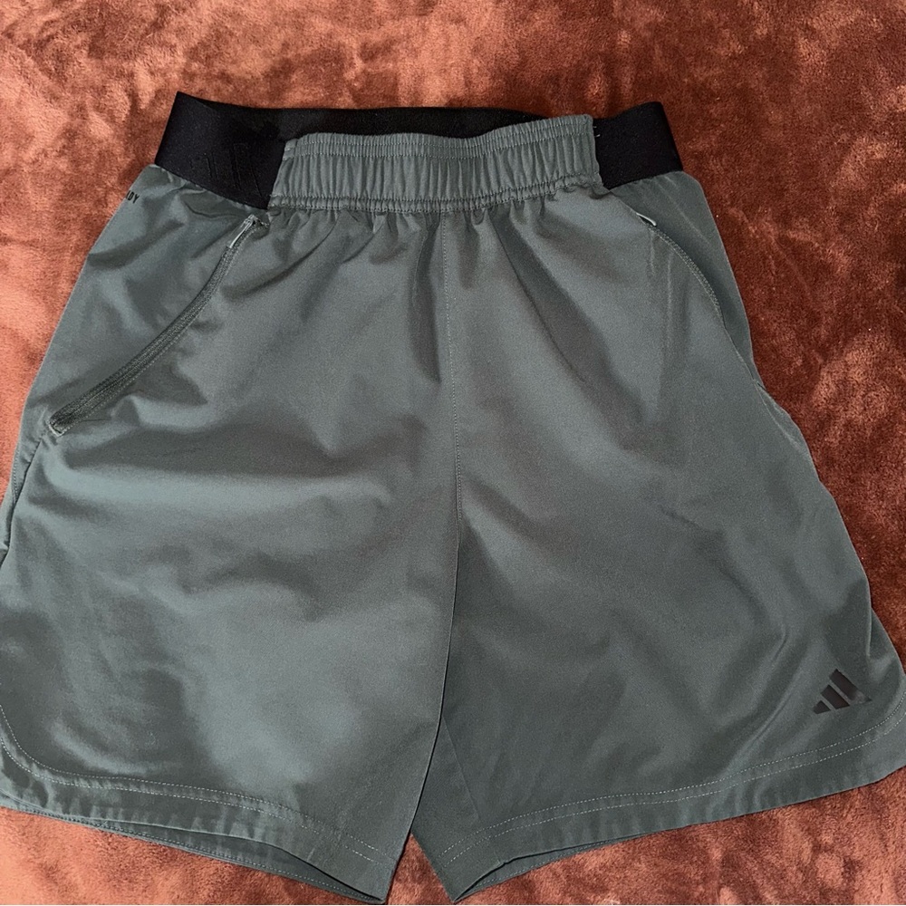 206 Men's Adidas Performance Shorts in Olive Green Small